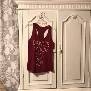 Graphic tank top berry red small